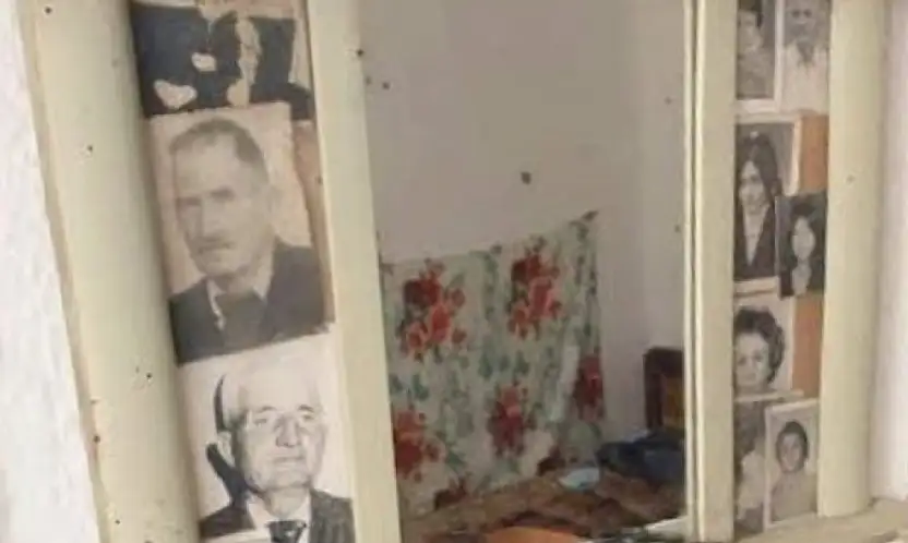 KARANFİLLİ PEŞKİR, AYNA ve KAR